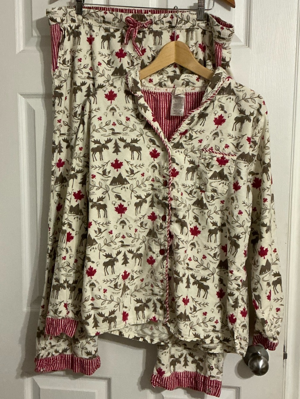 Munki Munki Cream Canadiana Moose & Maple Leaf Pajama Set with Red Trim